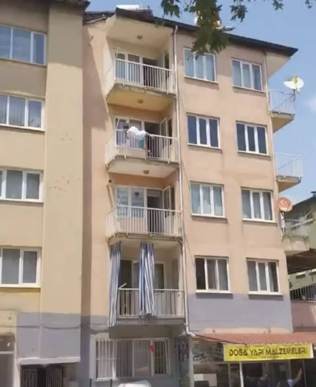 Yarı çıplak sokağa çıkan kadın hayatını kaybetti! 2